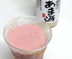 甘酒で作る苺セーキ