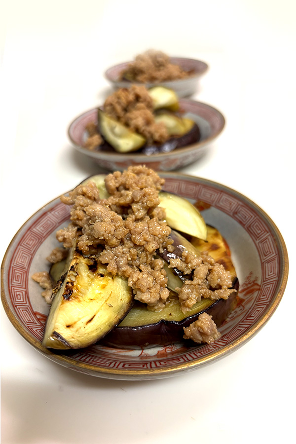 丸茄子の肉みそのせ